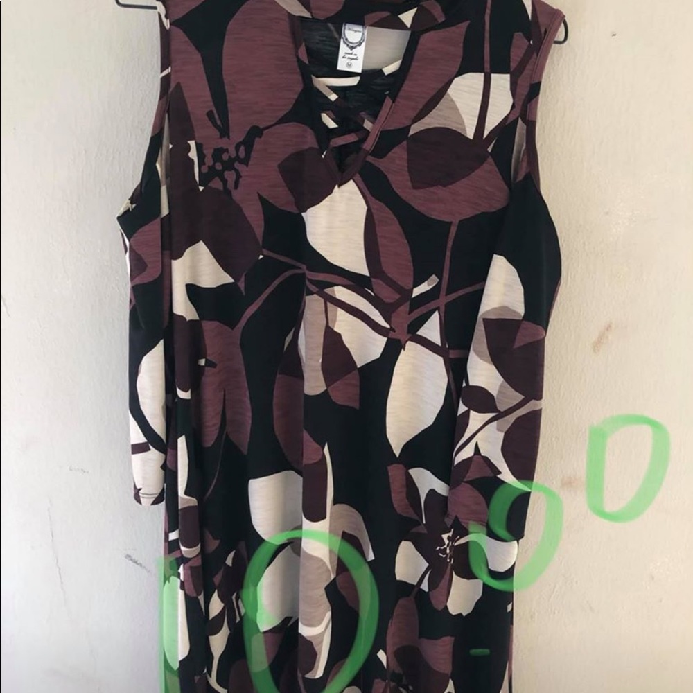 Clothes - Picture 2 of 8
